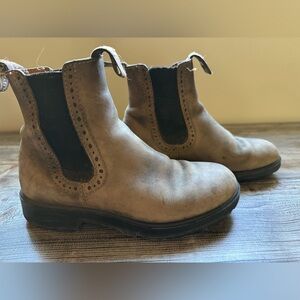 Women’s Size 6 Blundstones